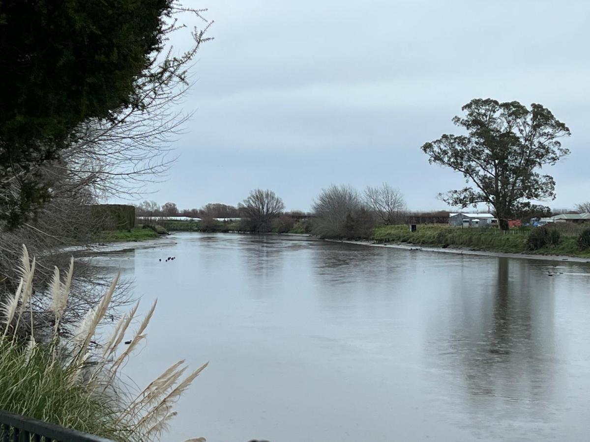 Riverside Bliss Clive Bagian luar foto